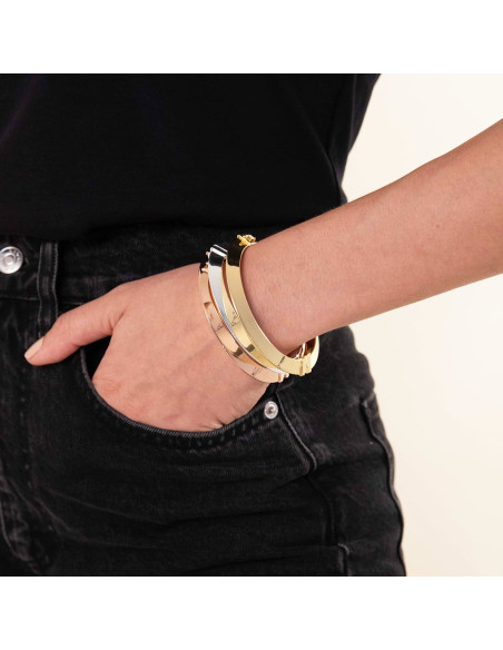 Bracciale rigido a tubo triangolare