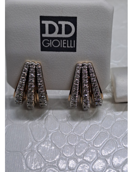 Orecchini in oro bianco e rosa 750 , e diamanti.