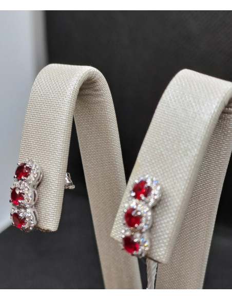 Orecchini in oro bianco 750 con diamanti rubini